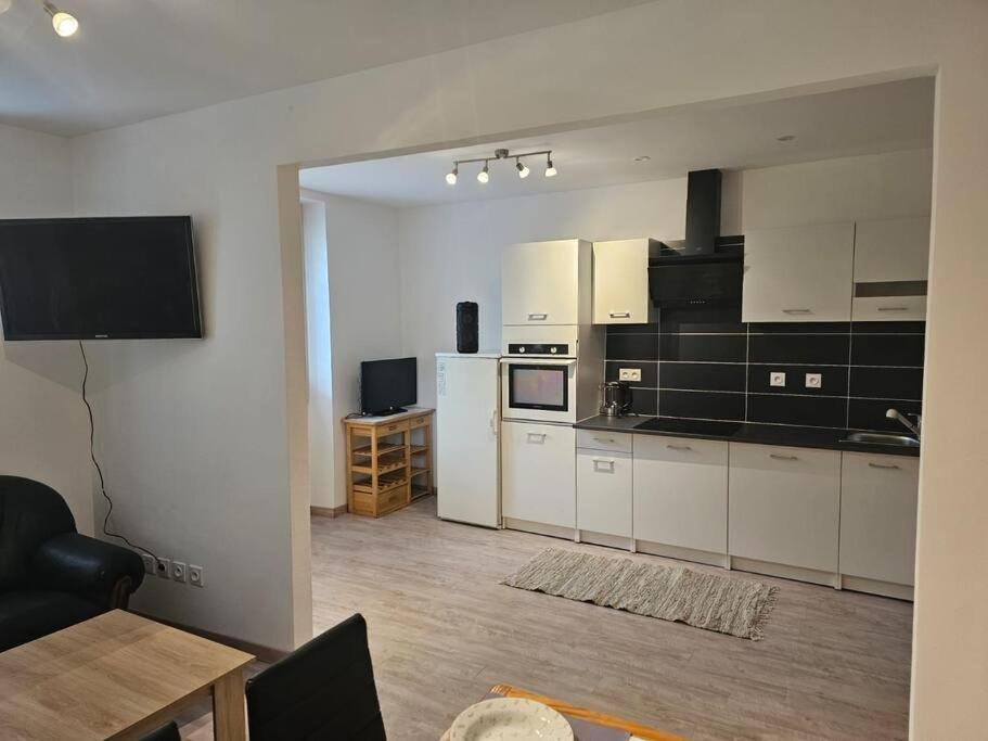 Joli Appartement En Face De Lac Nantua Extérieur photo