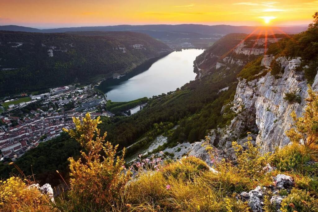 Joli Appartement En Face De Lac Nantua Extérieur photo