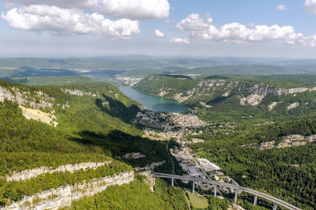 Joli Appartement En Face De Lac Nantua Extérieur photo