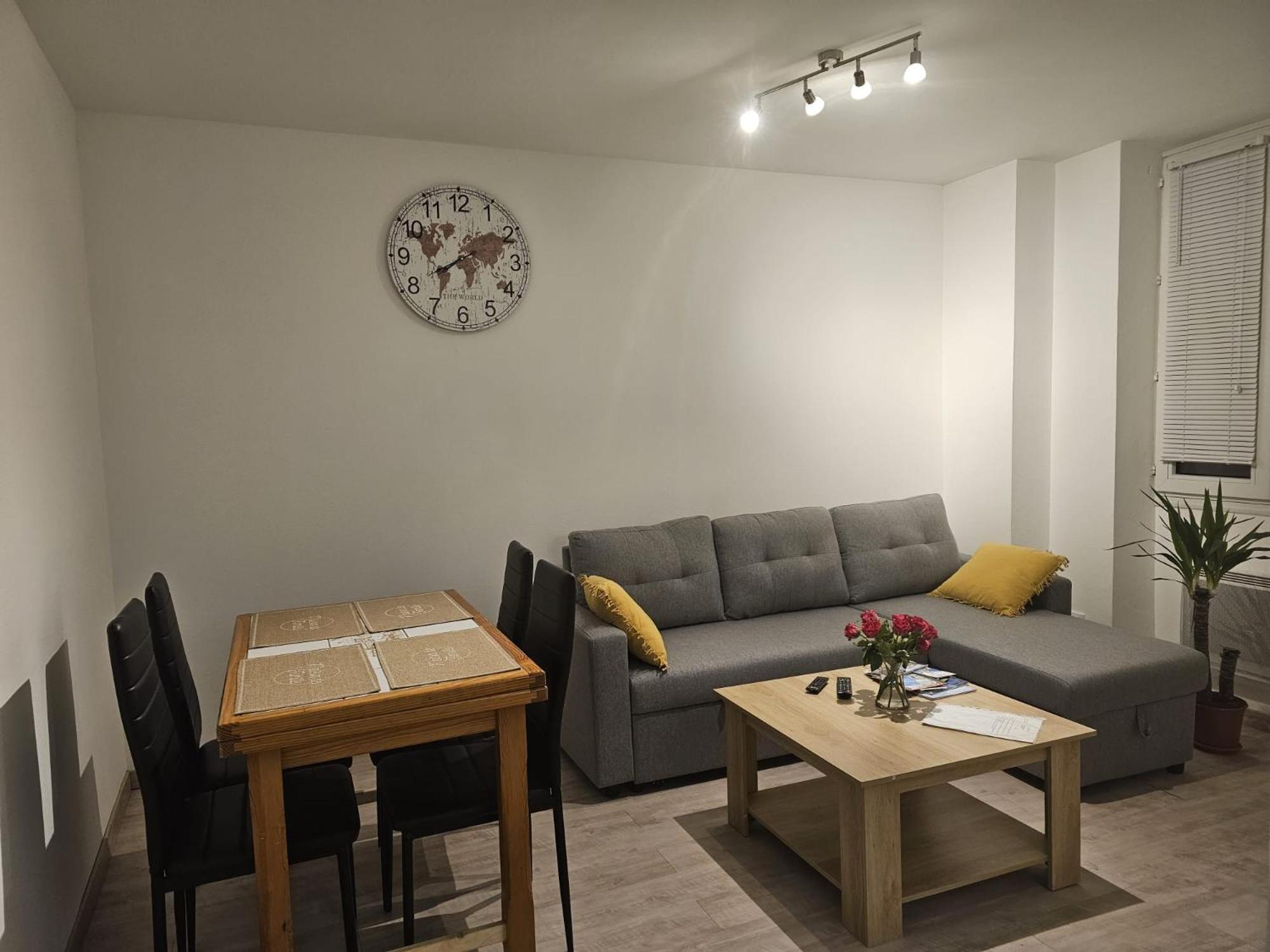 Joli Appartement En Face De Lac Nantua Extérieur photo